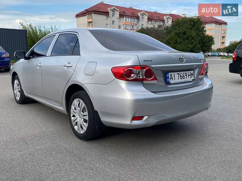 Седан Toyota Corolla 2011 в Богуславе