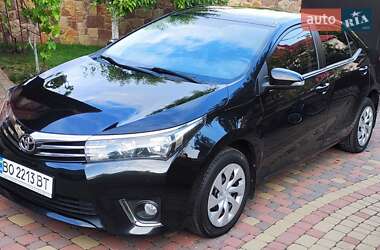 Седан Toyota Corolla 2013 в 