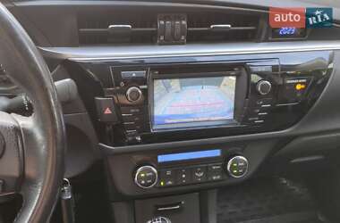 Седан Toyota Corolla 2013 в 