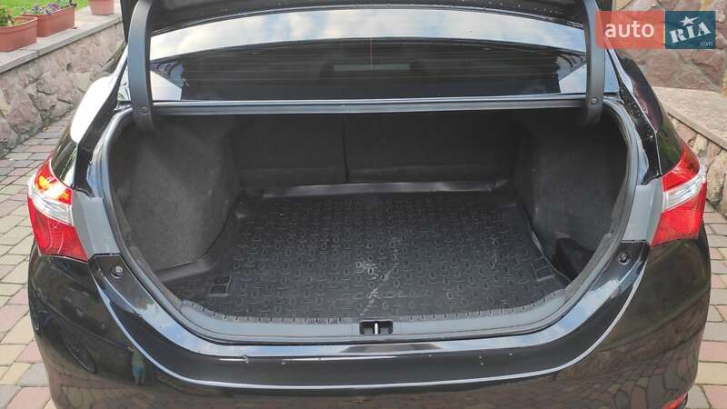 Седан Toyota Corolla 2013 в Тернополі фото 21 Седан Toyota Corolla 2013 в Тернополі