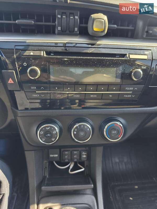 Седан Toyota Corolla 2013 в Зенькове