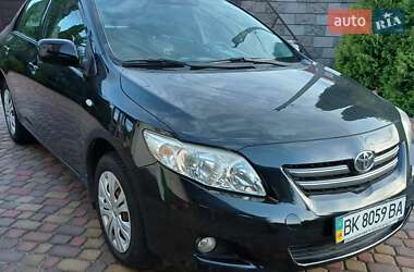 Седан Toyota Corolla 2008 в Ровно