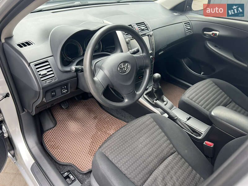 Седан Toyota Corolla 2008 в Черкассах