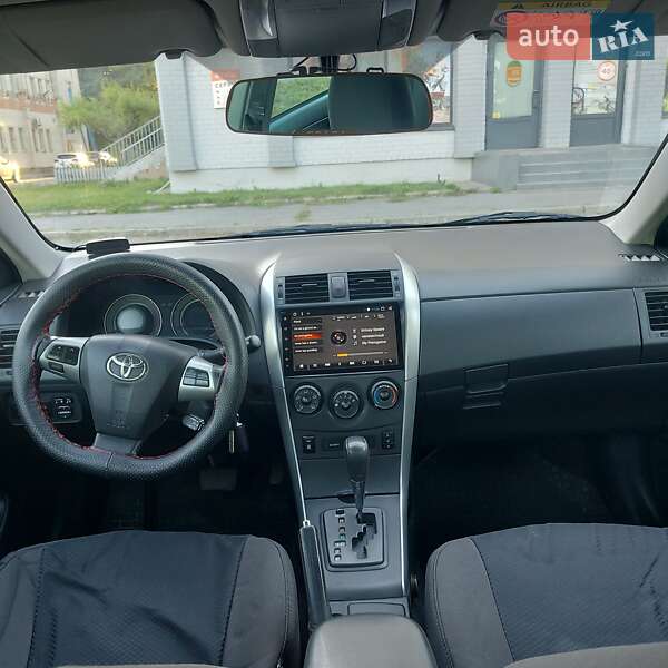 Седан Toyota Corolla 2013 в Чернигове