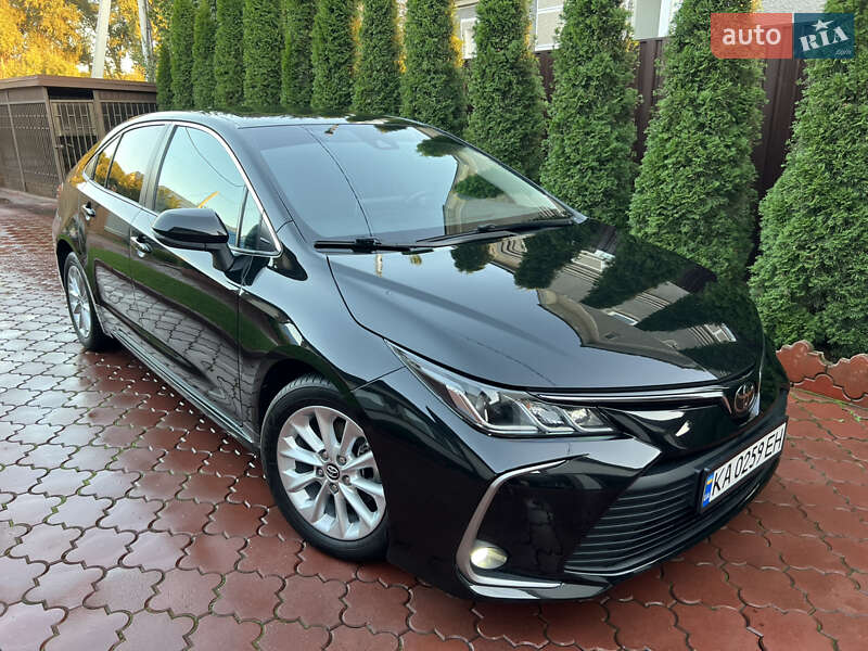 Седан Toyota Corolla 2019 в 