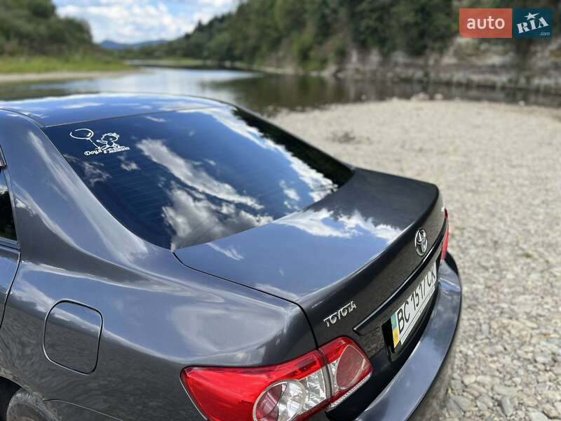 Седан Toyota Corolla 2011 в Львове