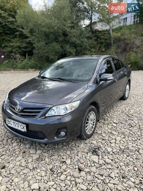 Седан Toyota Corolla 2011 в Львове