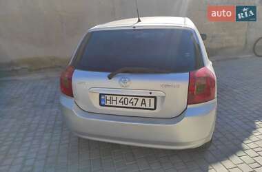 Хэтчбек Toyota Corolla 2003 в 