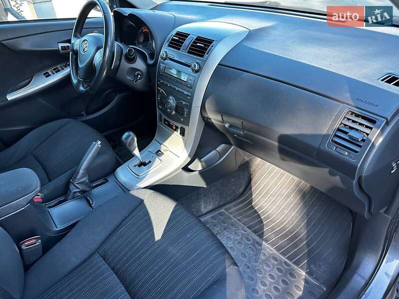 Седан Toyota Corolla 2007 в Днепре