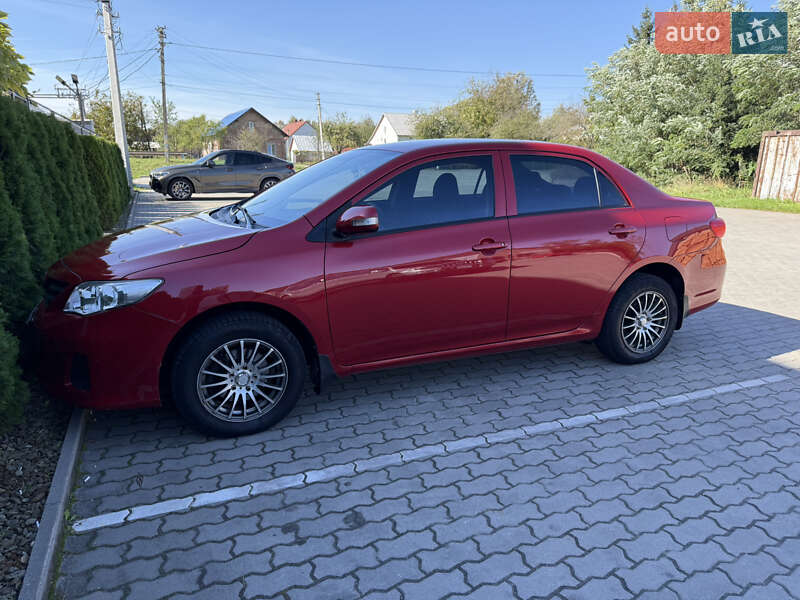 Седан Toyota Corolla 2012 в Львове