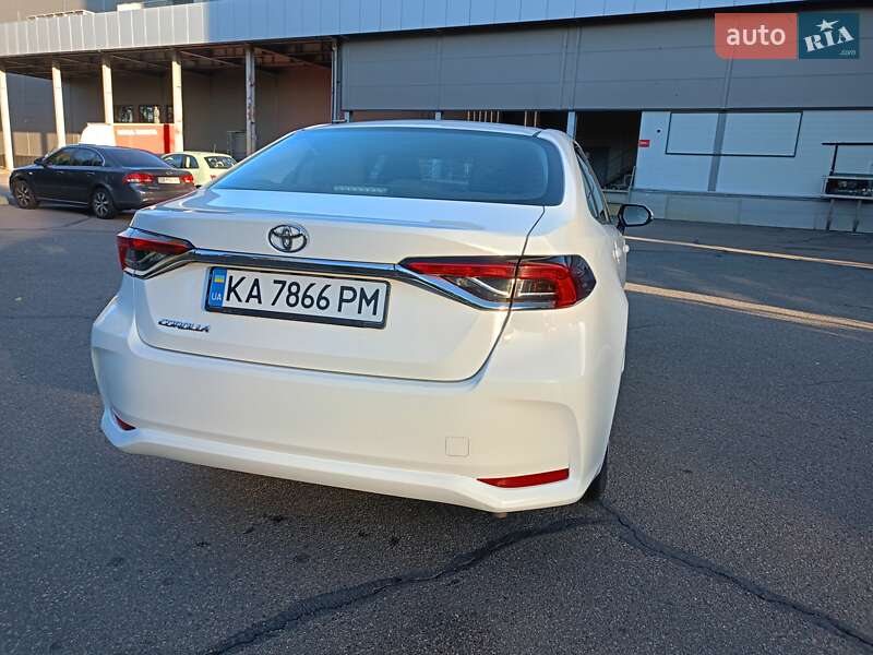 Седан Toyota Corolla 2021 в Киеве
