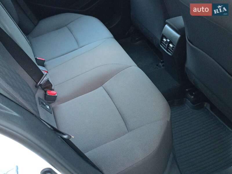 Седан Toyota Corolla 2021 в Киеве
