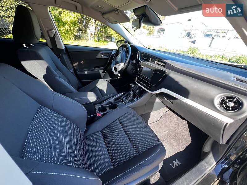 Хетчбек Toyota Corolla 2017 в Рівному