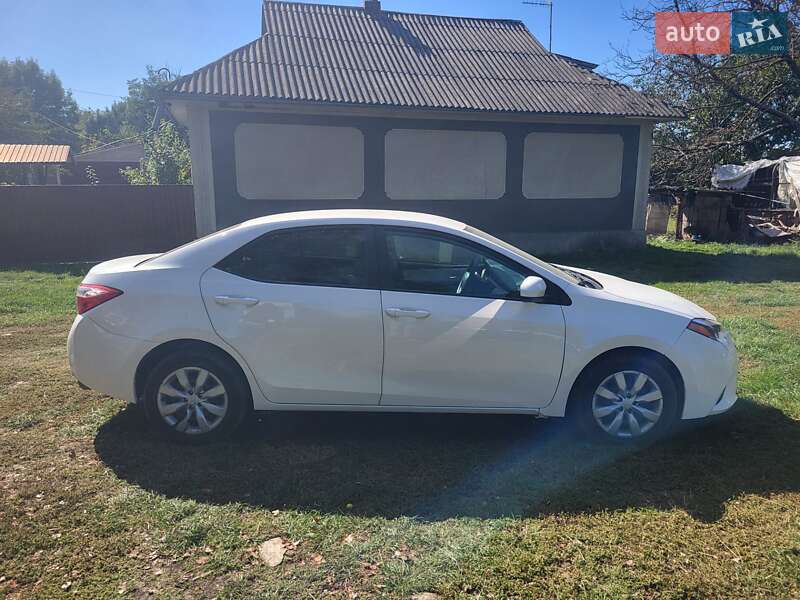 Седан Toyota Corolla 2016 в Могилев-Подольске