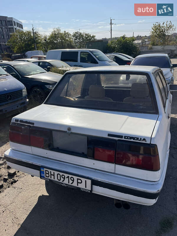 Седан Toyota Corolla 1987 в Одессе