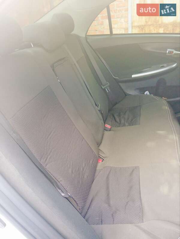 Седан Toyota Corolla 2011 в Конотопе