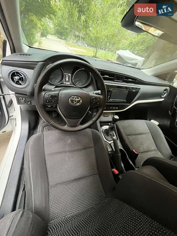 Хетчбек Toyota Corolla 2017 в Кропивницькому