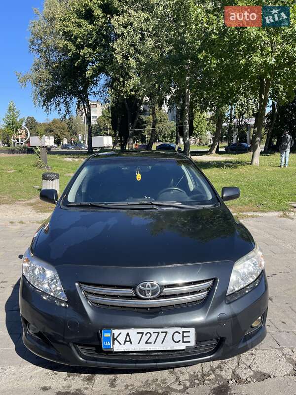 Седан Toyota Corolla 2008 в Львове