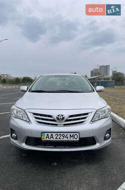 Седан Toyota Corolla 2012 в Києві