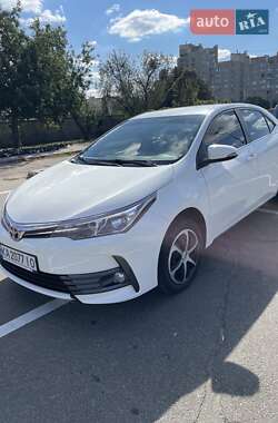 Седан Toyota Corolla 2017 в 