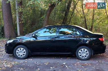 Седан Toyota Corolla 2010 в 