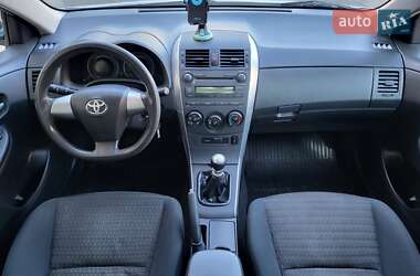 Седан Toyota Corolla 2011 в 