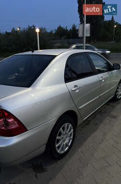 Седан Toyota Corolla 2005 в 