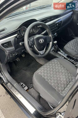 Седан Toyota Corolla 2014 в 
