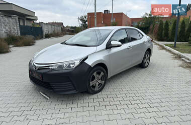 Седан Toyota Corolla 2016 в Киеве