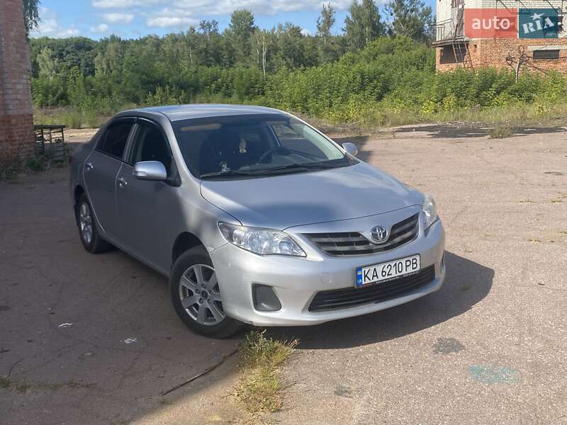 Седан Toyota Corolla 2011 в 