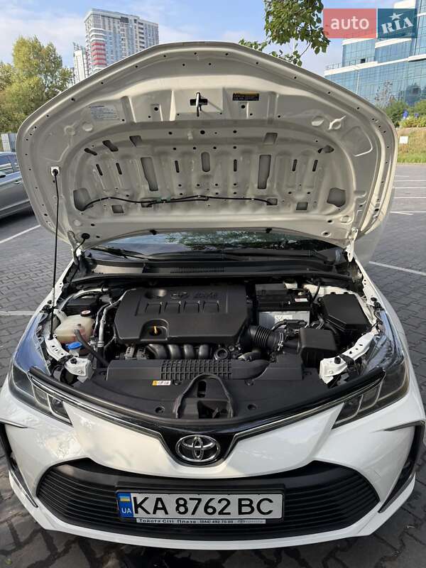 Седан Toyota Corolla 2020 в Киеве