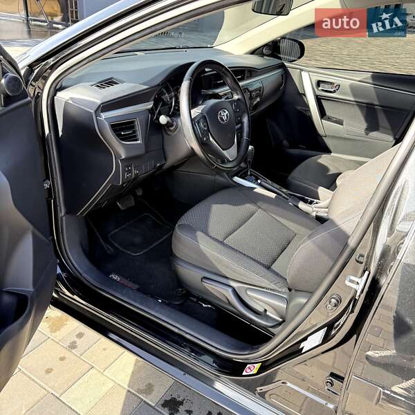 Седан Toyota Corolla 2016 в Полтаве
