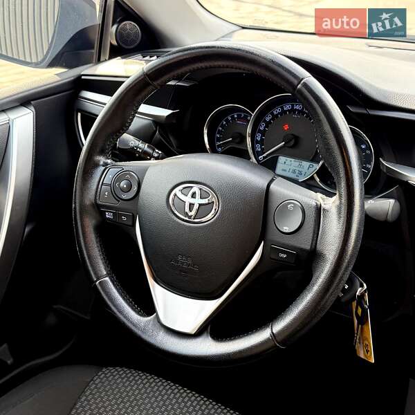 Седан Toyota Corolla 2016 в Полтаве