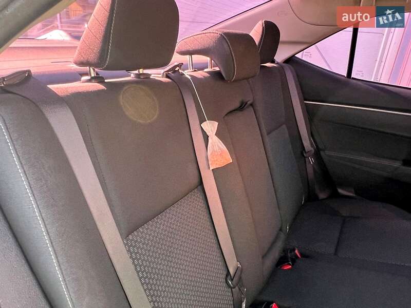 Седан Toyota Corolla 2013 в Києві