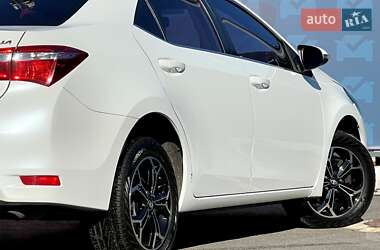 Седан Toyota Corolla 2013 в 