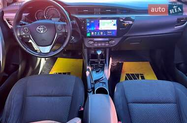 Седан Toyota Corolla 2013 в 