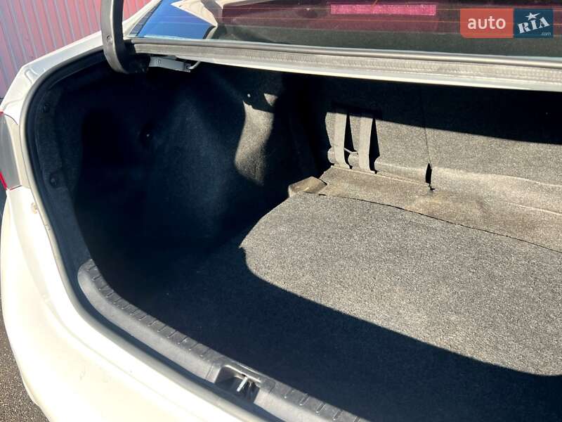 Седан Toyota Corolla 2013 в Києві