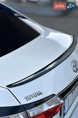 Седан Toyota Corolla 2013 в 
