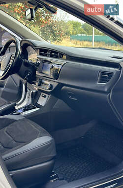 Седан Toyota Corolla 2013 в 