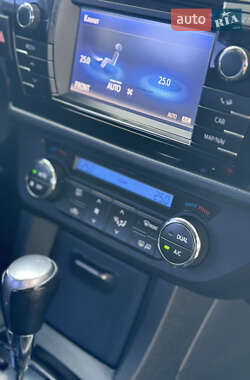 Седан Toyota Corolla 2013 в 