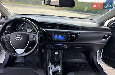 Седан Toyota Corolla 2013 в 