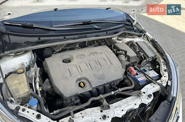 Седан Toyota Corolla 2013 в 