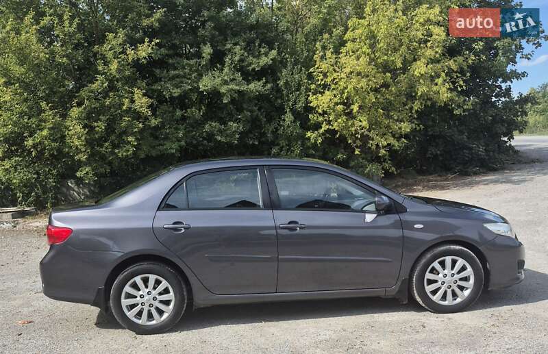 Седан Toyota Corolla 2009 в Скале-Подольской