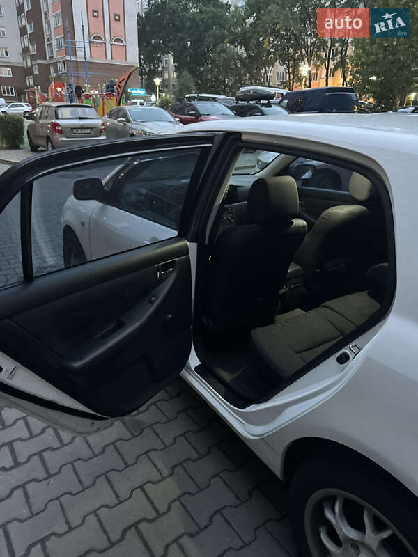 Хетчбек Toyota Corolla 2002 в Києві фото 10 Хетчбек Toyota Corolla 2002 в Києві