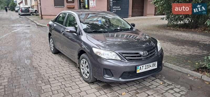 Седан Toyota Corolla 2012 в Ивано-Франковске фото Седан Toyota Corolla 2012 в Ивано-Франковске