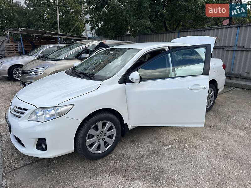 Седан Toyota Corolla 2011 в 