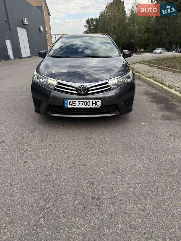 Седан Toyota Corolla 2015 в Дніпрі
