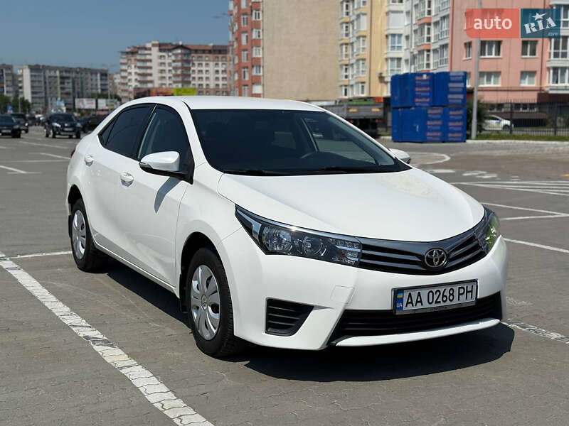 Седан Toyota Corolla 2015 в Івано-Франківську