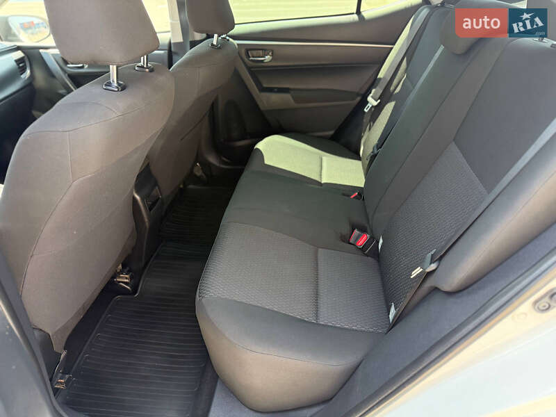 Седан Toyota Corolla 2015 в Івано-Франківську