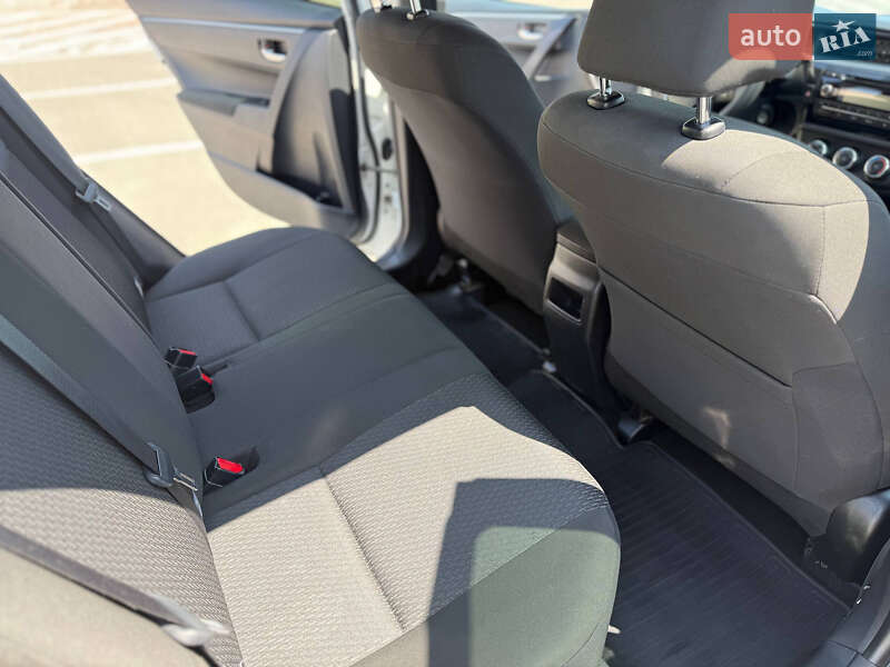 Седан Toyota Corolla 2015 в Івано-Франківську